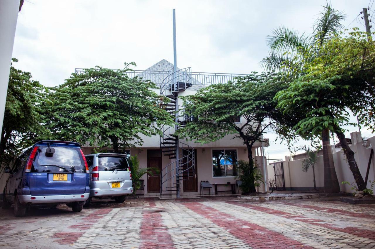 Triniti Airport Hotel Dar es Salaam Exterior photo